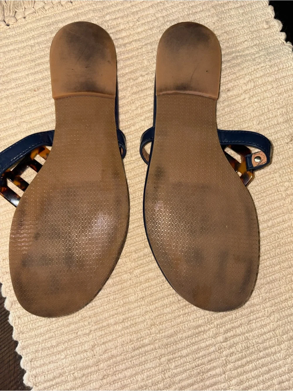 J. McLaughlin Navy Patent Sandals with Tortoise-Link Accent size 8